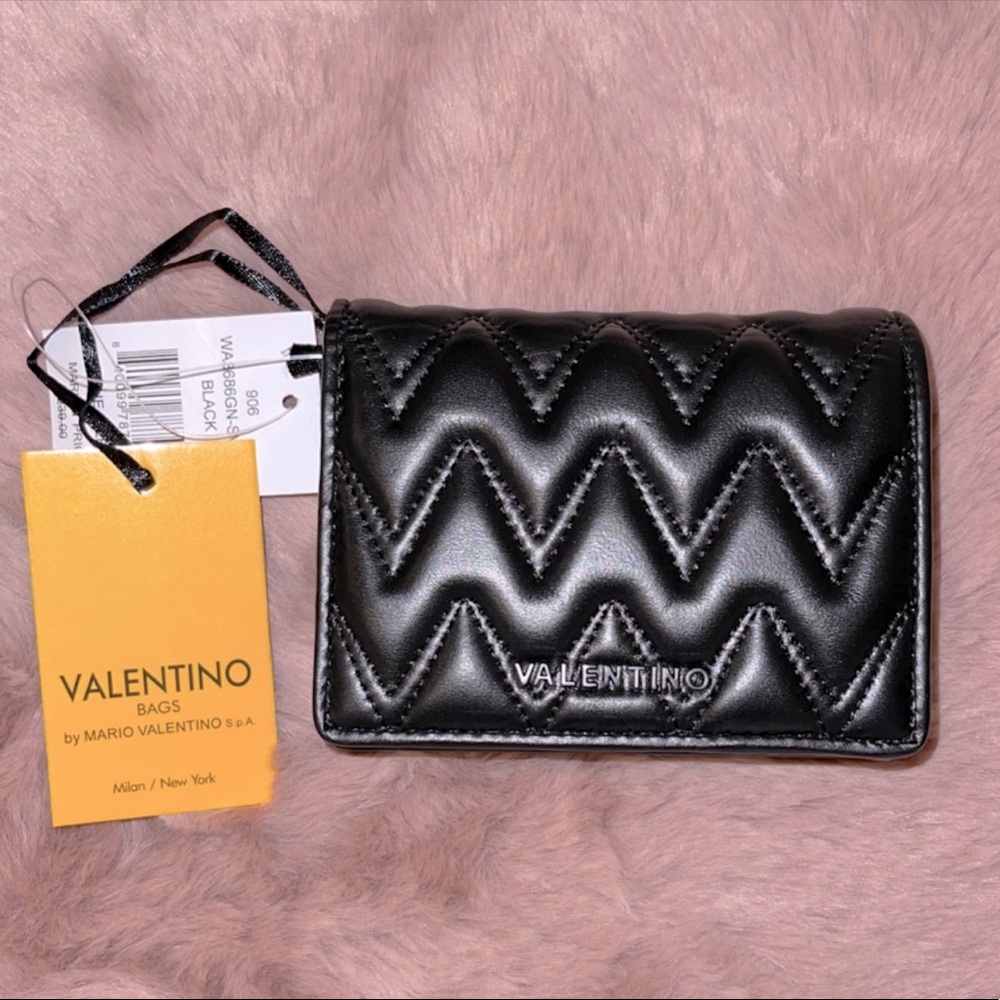 ❌SOLD❌Valentino bi fold wallet